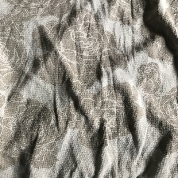 Gray Distressed Rose Sweater Aero - Picture 3 of 6